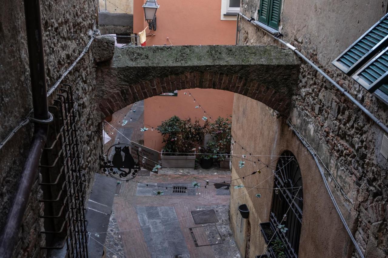 Archivolto Del Teatro Hotel Albenga Exterior foto